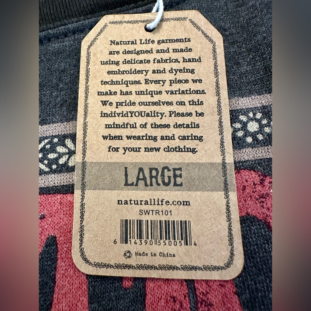 🌟 NWT NATURAL LIFE Brown Crewneck Sweatshirt with Peace Daisy Graphic - Picture 3 of 9